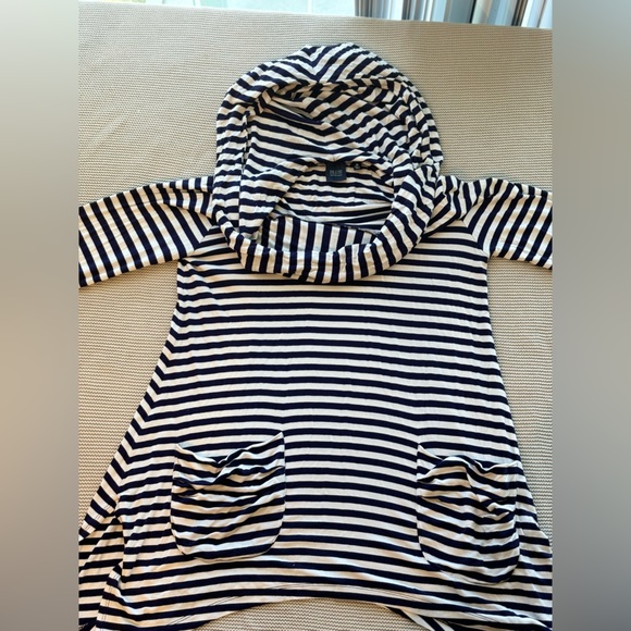 White and Blue perfect for pretend Hampton dressing. - Picture 2 of 2